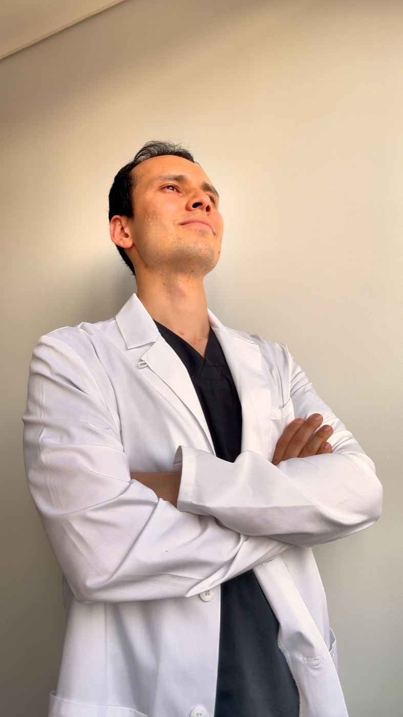 Dr. Leonel Núñez, anestesiólogo, creador de Cirugía en Modo Élite